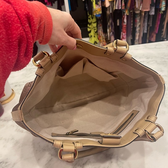 Authentic Gucci handbag - Picture 3 of 7